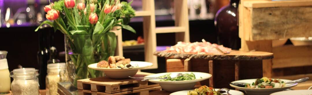 Smak på ferske produkter fra James Farm i buffeen og restauranten.
