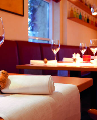 Der serveres friske, regionale retter i restauranten Gasthouse.