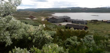 Hotellet har en uovertruffen placering på bjerget omgivet af den skønneste norske natur.