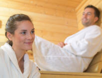 Während Ihres Aufenthaltes haben Sie u. a. freien Eintritt in die gemütliche Sauna, die sehr zu empfehlen ist, um einige ruhige Stunden zu genießen.