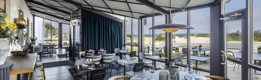 Hotellets restaurant kan by på mat i verdensklasse i spektakulære omgivelser.