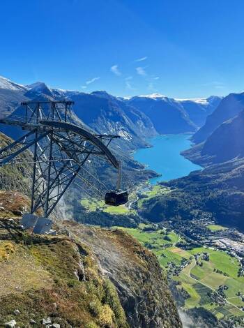 Brechen Sie mit dem Loen Skylift zu Erlebnissen auf.