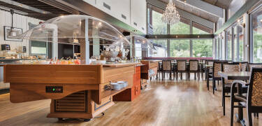 Moderne hotel med god mad.