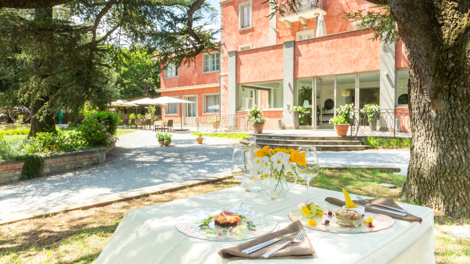 This beautiful villa hotel is set in a park area, within walking distance of the town centre, Castel del Piano, in Tuscany.