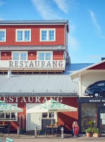 The hotel restaurant offers tasty meals in a cosy setting, and when the weather is fine you can enjoy your meal outdoors.