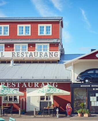 Das Hotell Nostalgi genießt eine tolle Lage direkt am Hafen von Motala, direkt neben dem Motor Museum.