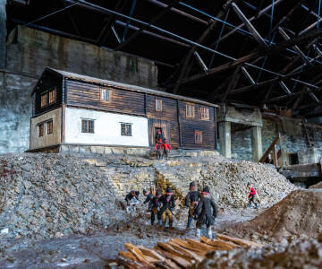 Dyk ner i Røros historia och litteratur med museer och rundturer.