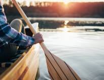 Auf den zahlreichen Flüssen und Seen können Sie Kanu fahren oder raften.