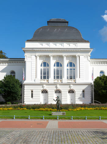 Närmsta sevärdhet och kulturella upplevelser finner ni på teatern i Rendsburg.