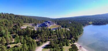 Savalen Fjellhotell & Spa ved Savalen-søen er ideelt til en aktiv sommerferie i fjeldene.