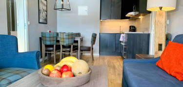 Die geräumigen Bergsuiten verfügen über separate Schlafzimmer, einen Wohnbereich und eine Küchenzeile.