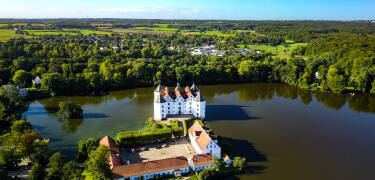 Das beeindruckende Schloss Glücksburg liegt in der Nähe und sorgt für ein kulturelles Highlight während Ihres Aufenthalts.