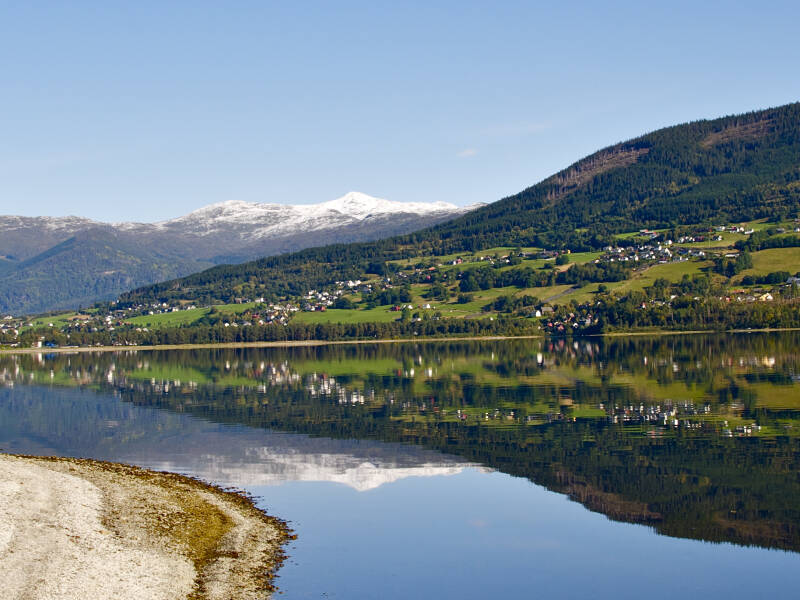 Fleischer´s Motel liegt direkt am See Vangsvatnet im norwegischen Dorf Voss.