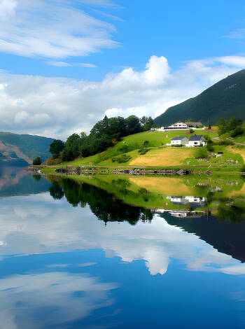 The landscapes around the hotel are characterised by wooded hills, beautiful mountains, lush wilderness and - of course - the fjord.