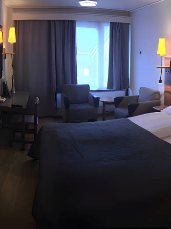 Die Hotelzimmer sind gemütlich eingerichtet und bieten während Ihres Aufenthalts eine angenehme Umgebung für Ihren Skandinavientrip.
