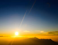 Genießen Sie den fantastischen Sonnenaufgang, z. B. über Hodnafjellet in der Region Rogaland.