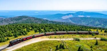 Ta en tur til Brocken, med den berømte smalsporede jernbanen.