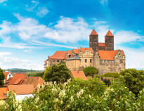 Oplev smukke, middelalderlige byer såsom den UNESCO-listede perle, Quedlinburg.