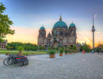 Mange af Berlins herlige seværdigheder ligger indenfor en overskuelig gå- eller cykeltur.