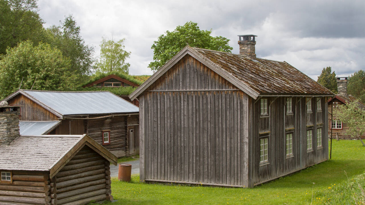 Tag på gårdhop ved ’Gardmillom’, og besøg nogle af de mange traditionelle gårde i Gudbrandsdalen.