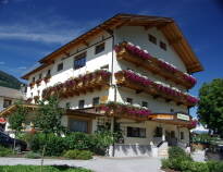 Gasthof zum Löwen är lugnt beläget med natursköna omgivningar i Aschau im Zillertal..