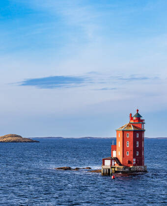 Machen Sie eine Bootstour zu einem der berühmtesten Wahrzeichen Ørlands: dem Leuchtturm Kjeungskjær.