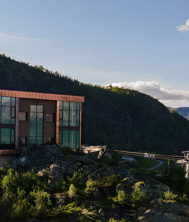 Hotellet ligger högt ovanför Hemsedal och erbjuder panoramautsikt och ett fridfullt läge.
