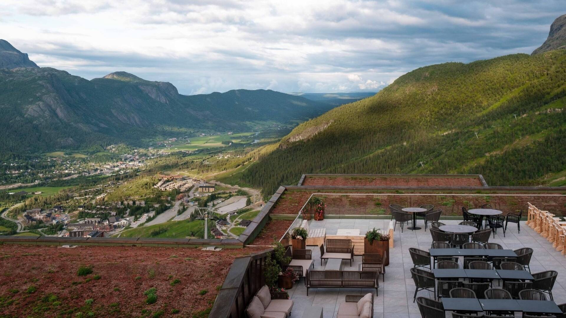 Enjoy cocktails, wine, or coffee in the hotel’s cozy bar and lounge, or relax outside on the terrace with one of the best views in Hemsedal.