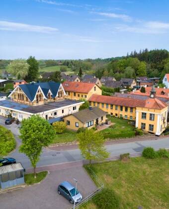 The hotel is beautifully located in a quiet area in Kupfermühle, not far from Flensburg Fjord and the Danish-German border.