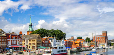 Oppdag den sjarmerende nordtyske havnebyen Flensburg, som byr på mange severdigheter.
