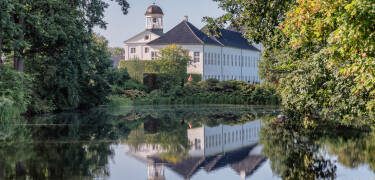 Beliggenheten gjør det enkelt å utforske både Nord-Tyskland og Sør-Danmark, inkludert nærliggende Gråsten slott.