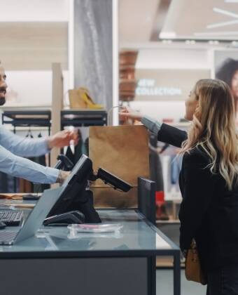 I nærheten finner du flere shoppingmuligheter, blant annet et stort kjøpesenter og populære grensebutikker.