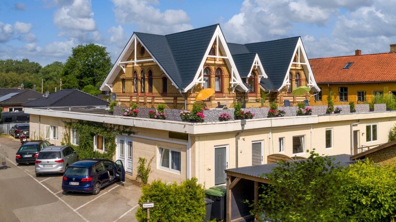 Hotellet har en vakker beliggenhet i et rolig område i Kupfermühle, ikke langt fra Flensburgfjorden og den dansk-tyske grensen.