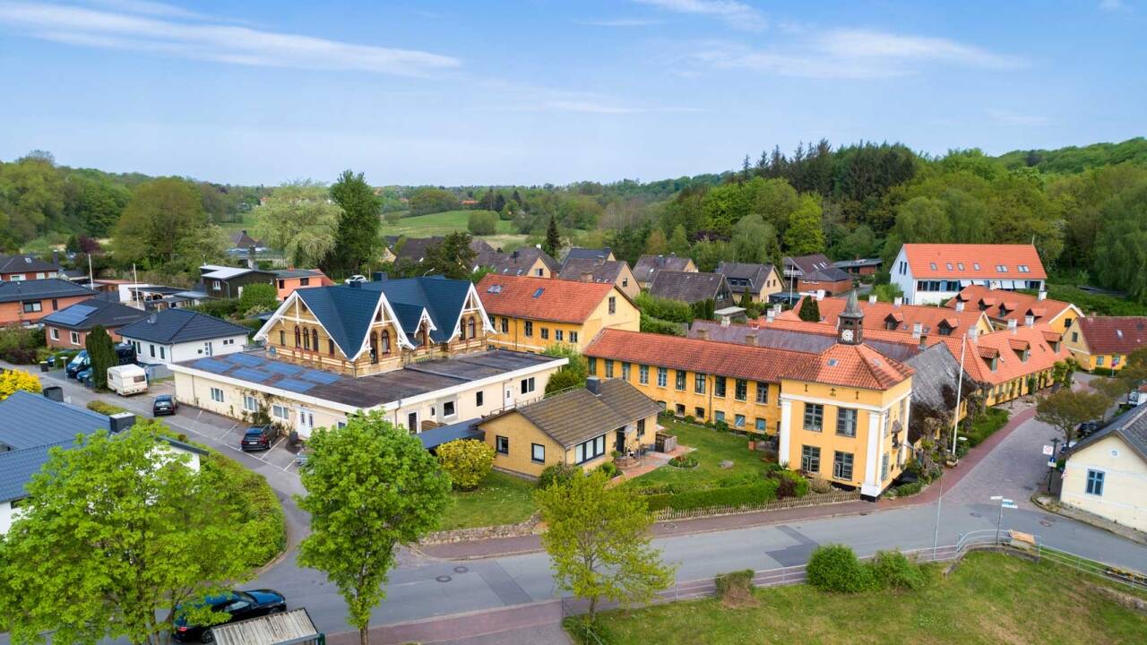 Hotellet har en vakker beliggenhet i et rolig område i Kupfermühle, ikke langt fra Flensburgfjorden og den dansk-tyske grensen.