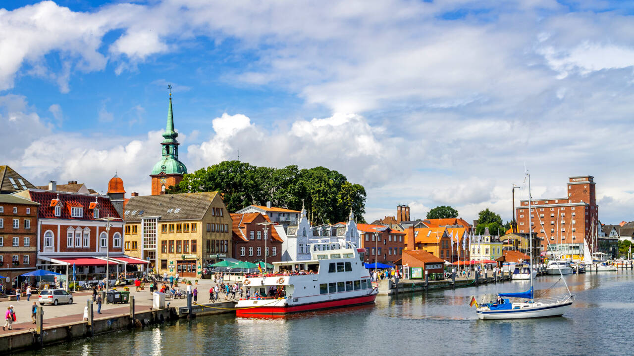 Oppdag den sjarmerende nordtyske havnebyen Flensburg, som byr på mange severdigheter.