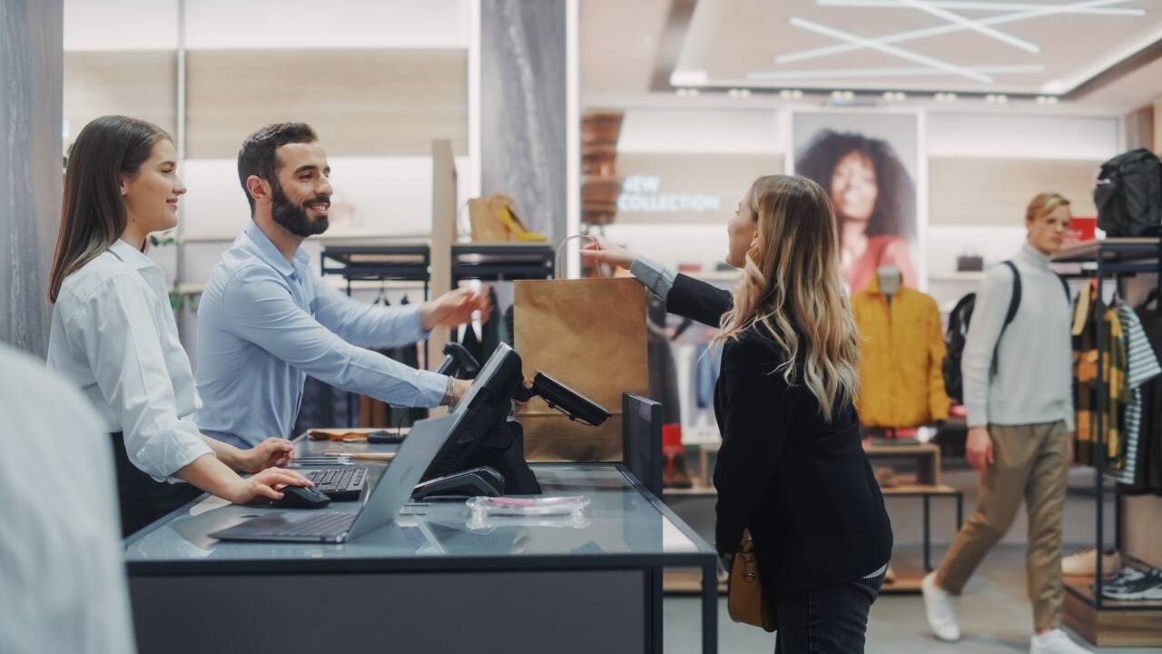 I nærheten finner du flere shoppingmuligheter, blant annet et stort kjøpesenter og populære grensebutikker.