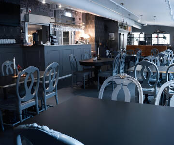 Hotellets restaurant og bar/lounge er perfekte for middag eller en drink etter en opplevelsesrik dag.