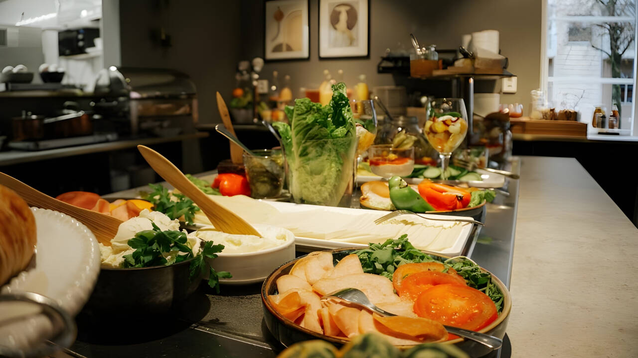 Start dagen med en frokostbuffé kjent for sitt gode utvalg og kvalitet.