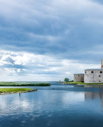 Hotell Svanen ligger i kort afstand fra Kalmar Slot med sin legendariske 800 år lange historie.