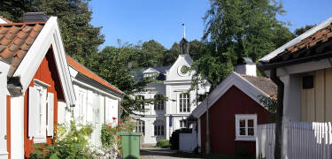 The hotel's central location gives you great opportunities to explore Kalmar's city centre and Old Town.