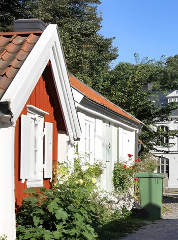 Passa på att besöka Kalmars Konstmuseum som är ett av Sveriges mest besökta moderna museum.