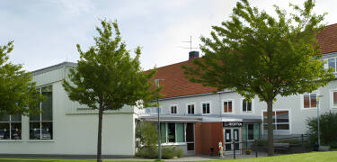 Bo bekvämt i hotellets fina rum och njut av er välkomstpåse, "Svanen", vid bokning hos Risskov Bilsemester.