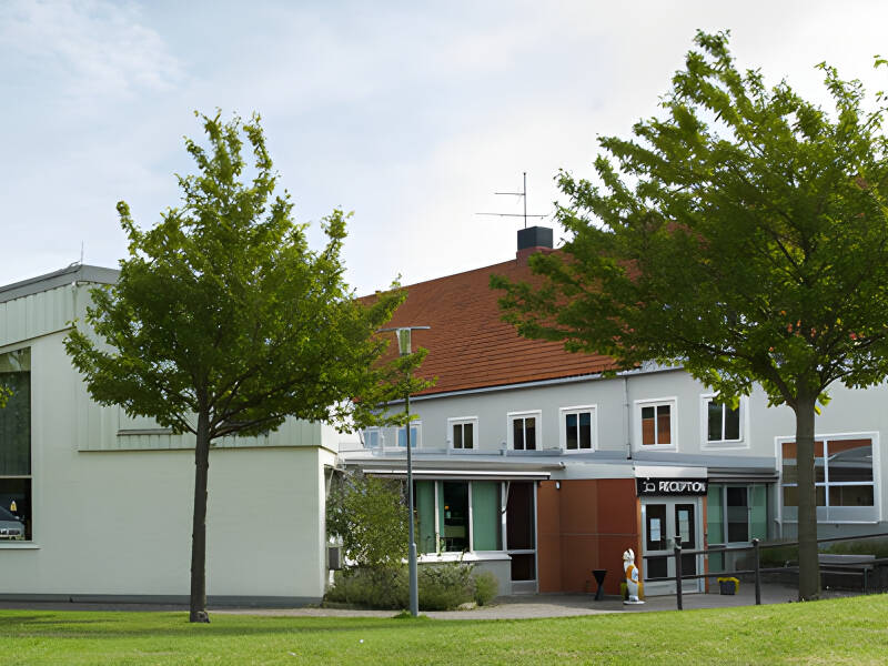 Bo bekvämt i hotellets fina rum och njut av er välkomstpåse, "Svanen", vid bokning hos Risskov Bilsemester.
