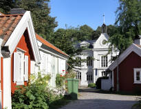 Hotellets centrala läge ger er goda möjligheter att utforska Kalmars citykärna och gamla stadsdel.
