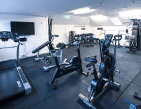 Hotellet är utrustat med ett modernt gym med möjlighet för konditions- och styrketräning.