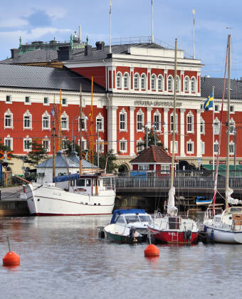Besøk Jönköping, som byr på alt fra shopping og restauranter til museer og severdigheter.