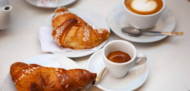 Nyt "la dolce vita" - det fungerer utmerket i hotellets kafé.
