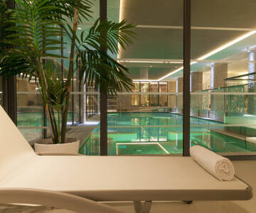 Ni kan slappna av på hotellets stora spaavdelning