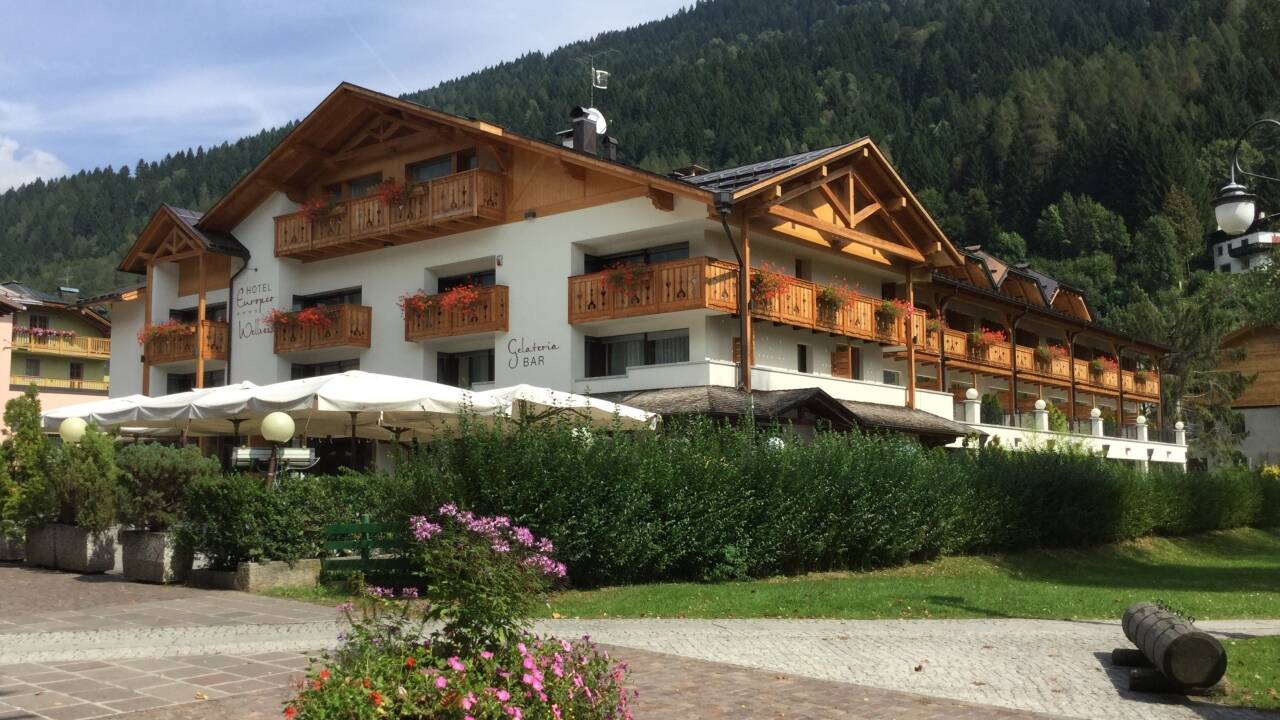 The exclusive 4* Hotel Europeo Alpine Charme and Wellness invites you to a relaxing stay in the Dolomites.