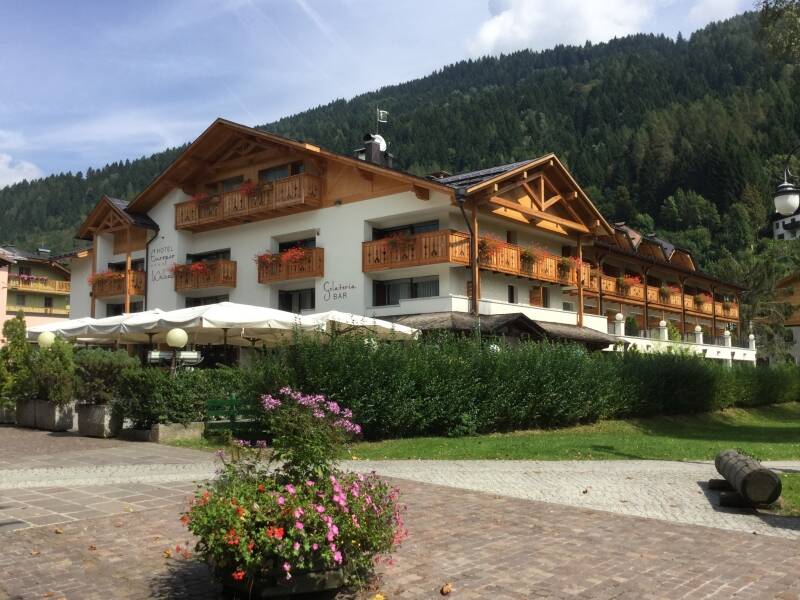Det eksklusive 4* Hotel Europeo Alpine Charme and Wellness indbyder dig til et afslappende ophold i Dolomitterne.